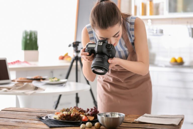 Food blogger photographer